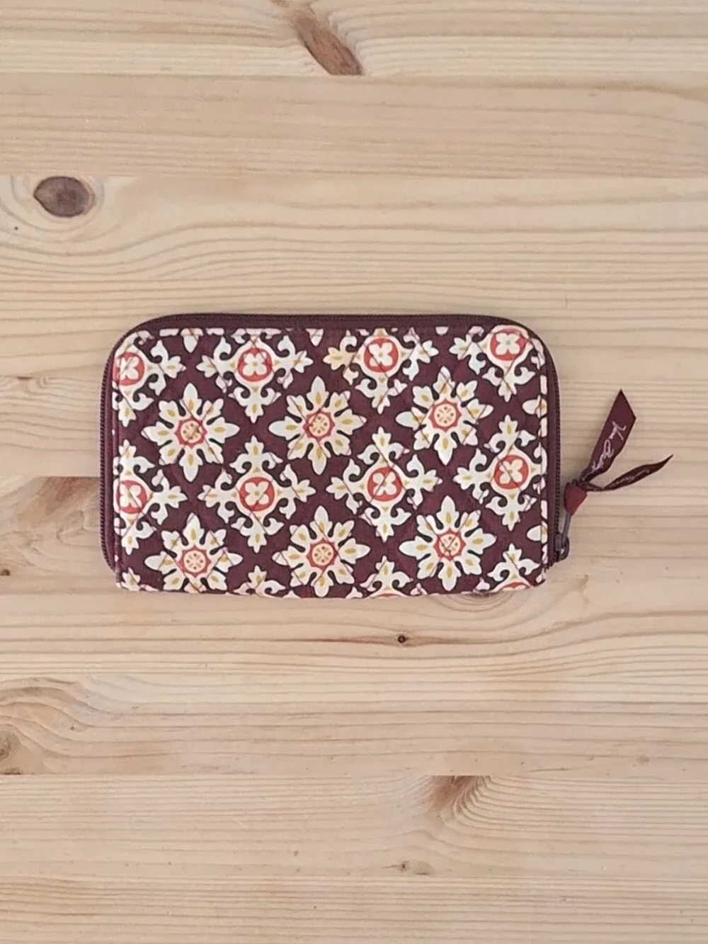 🧡Vera Bradley 'Medallion' Wristlet🧡